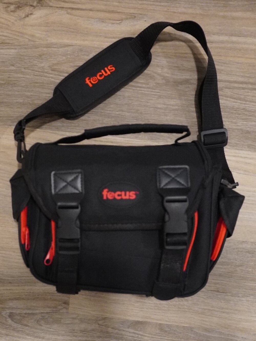 Focus Deluxe SLR Photo/Video Medium Camera Accessory Kit Case